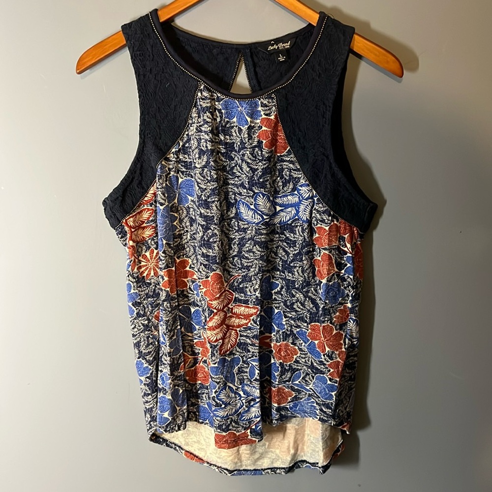 Lucky brand woman’s sleeveless top. Size L. Blue flower pattern